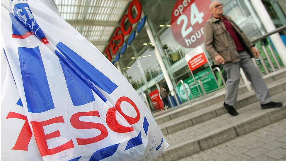 Supermarkets Tesco Asda Aldi and Lidl go on hiring spree BBC News