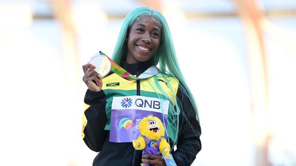 Shelly-Ann-Fraser-Pryce-holding-medal.