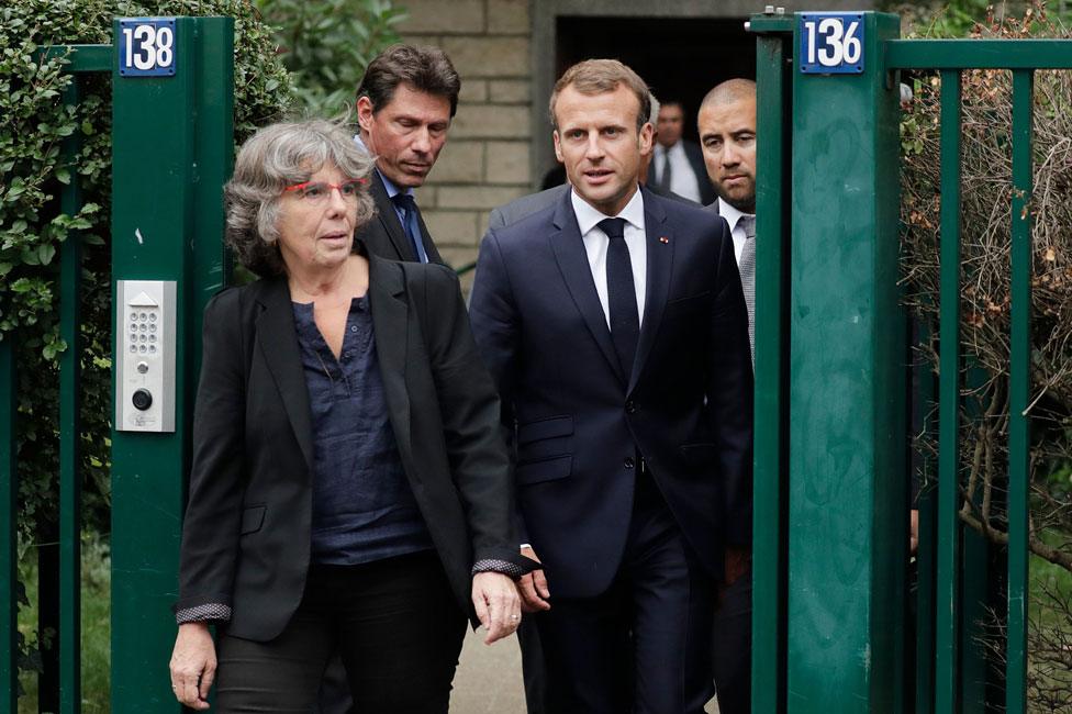 Emmanuel Macron with Michèle Audin, visiting Josette Audin in 2018