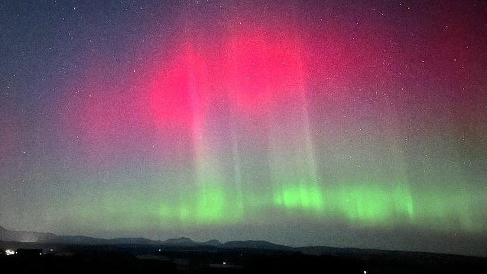 Red and green colours in the night sky