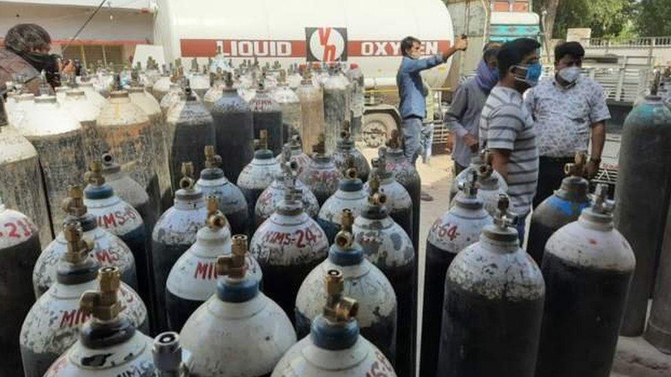 Oxygen cannisters in Uttar Pradesh, India