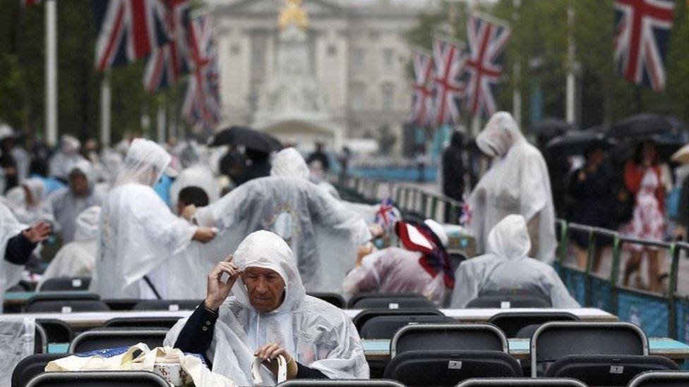 Picnic eaters on The Mall