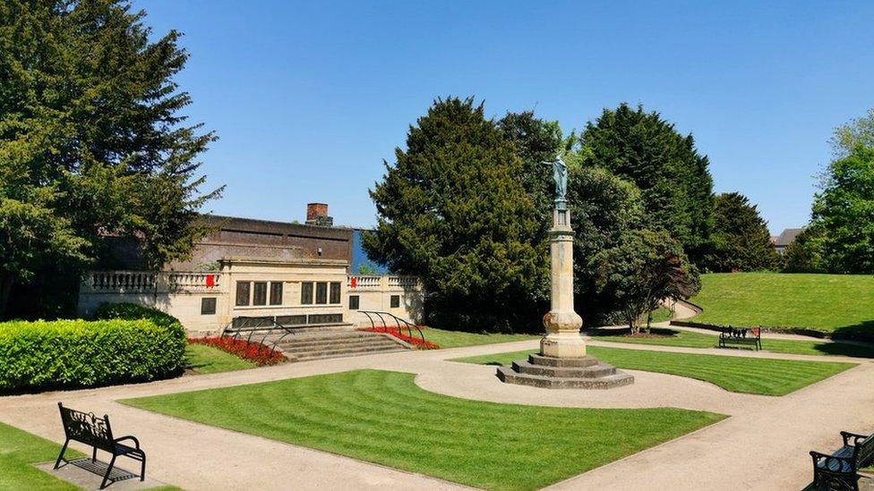 War memorial in Argents Mead