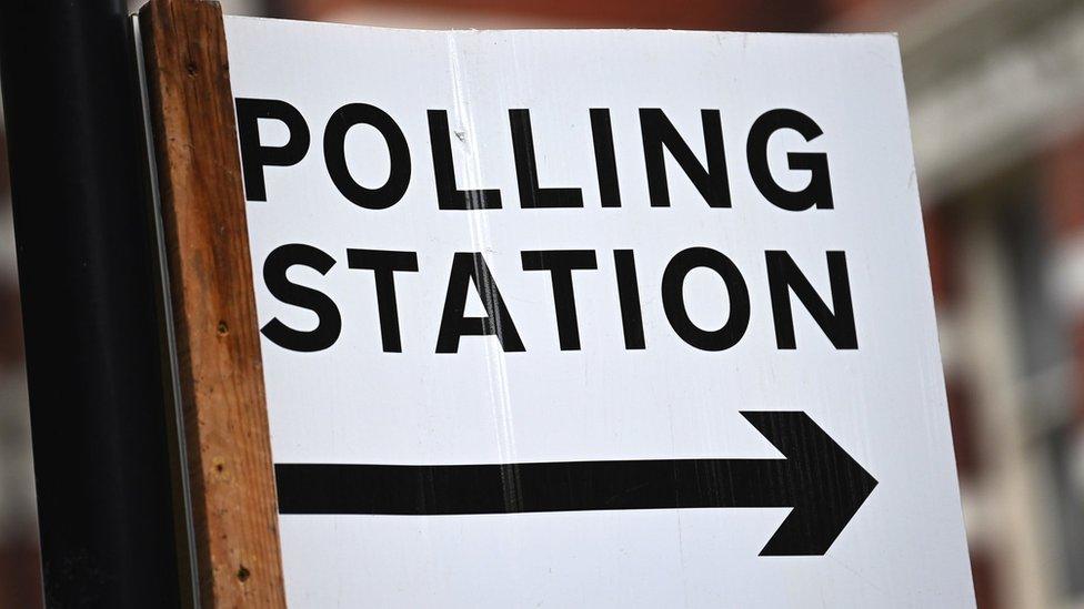 Polling-station.