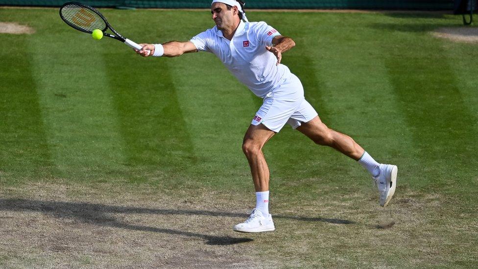 Rodger Federer playing tennis