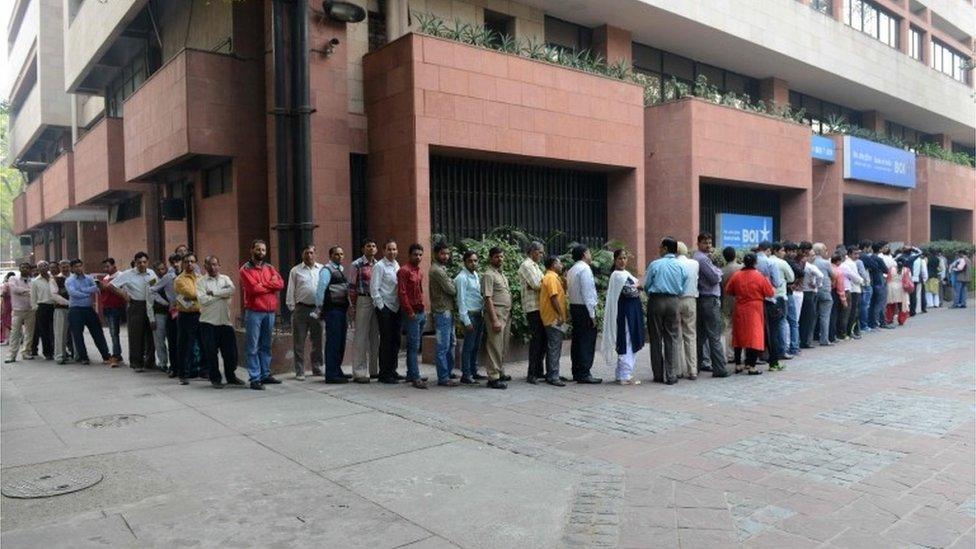 Indian people queue outside the Reserve Bank of India to deposit and exchange 500 and 1000 currency notes, in New Delhi on November 10, 2016