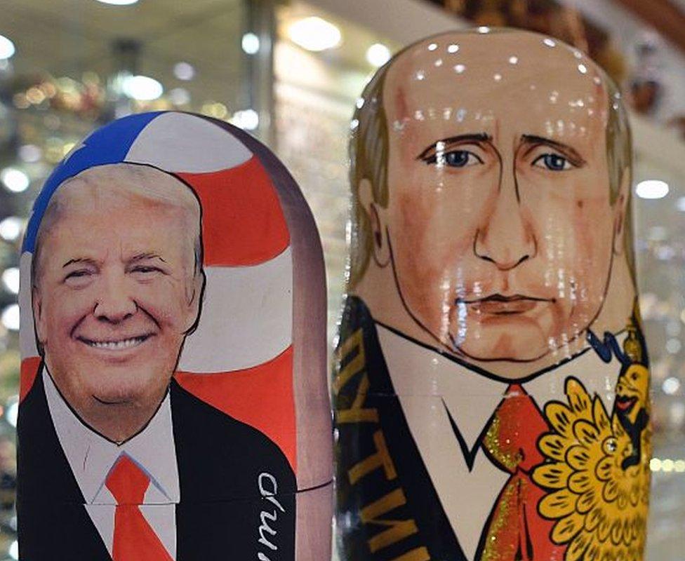 Russian dolls of Donald Trump (l) and Vladimir Putin (r)