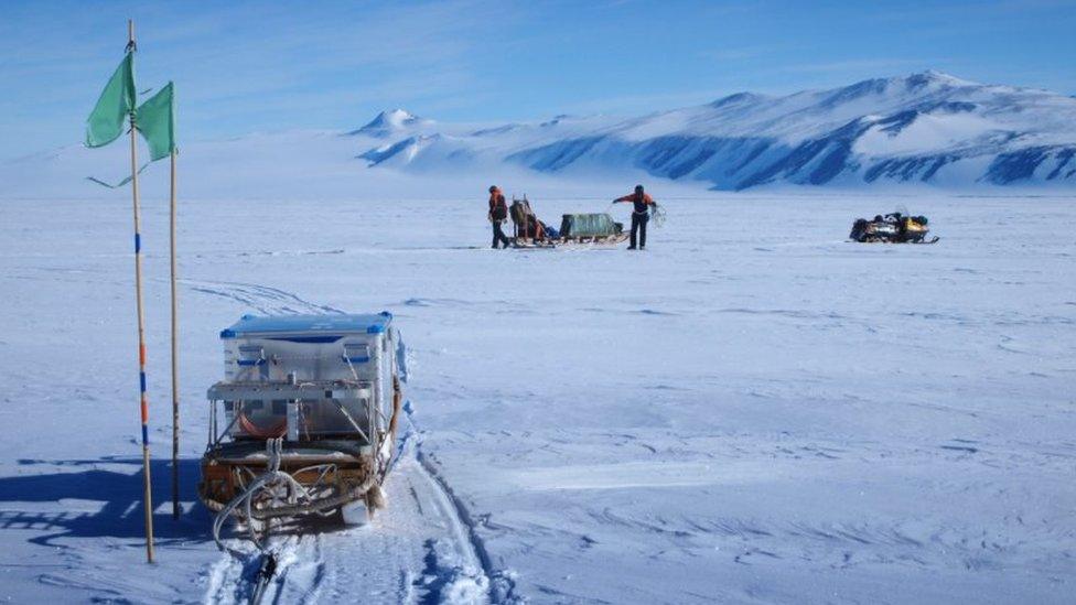 The-team-of-scientists-set-up-camp.