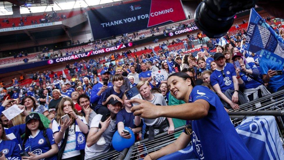 Sam Kerr takes pictures with fans