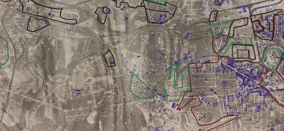 1943 aerial image of Berlin NW - Red outline = fully built up; Green outline = Residential 70 per cent – 40 per cent built up; Black outline = industrial areas