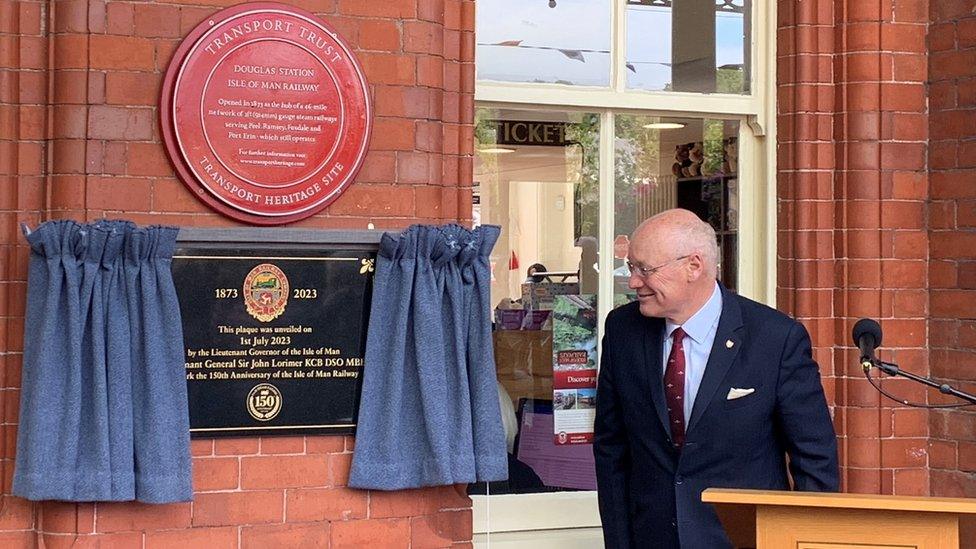 Lieutenant Governor unveiling the plaque