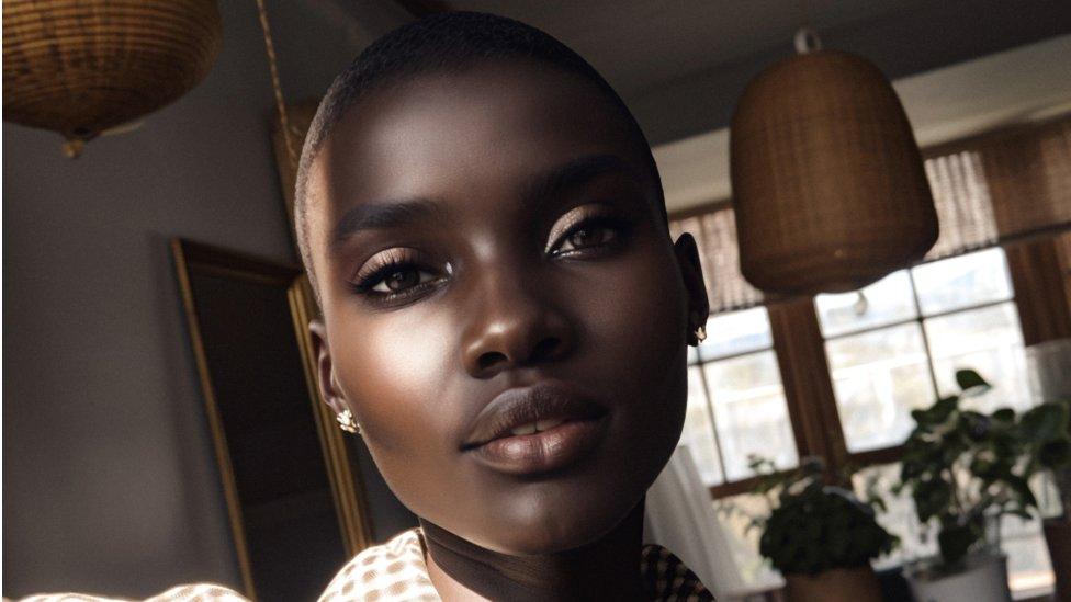 Shudu the world's first digital supermodel poses for a selfie