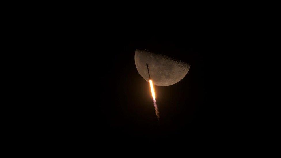 moon-rocket.