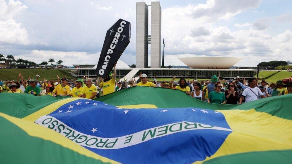 Anti-corruption protest outside the Congress in Brasilia, 4 Dec 2016