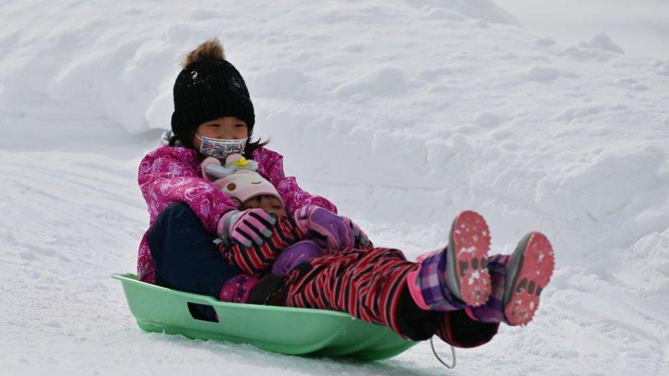 kids-sledging.