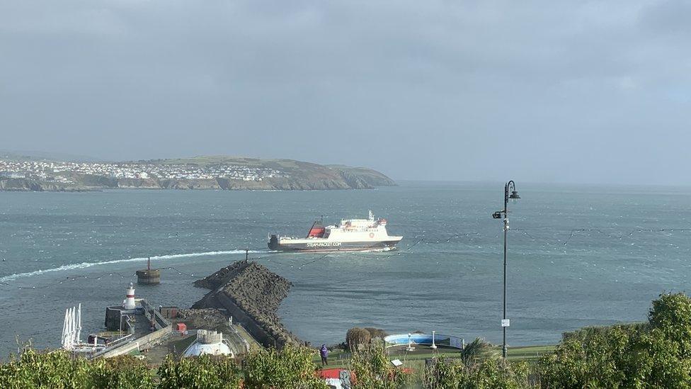 Ben-my-Chree leaving Douglas Harbour