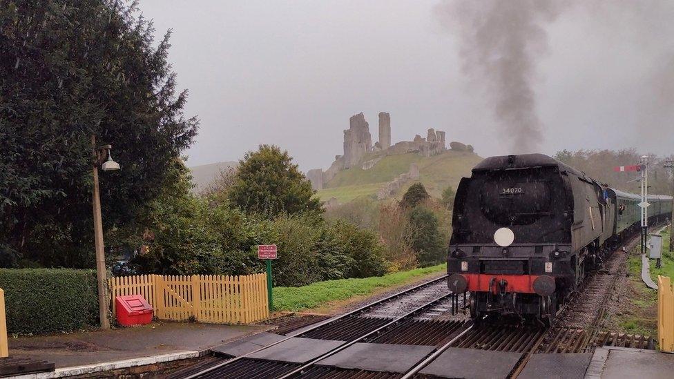 SATURDAY - Corfe Castle