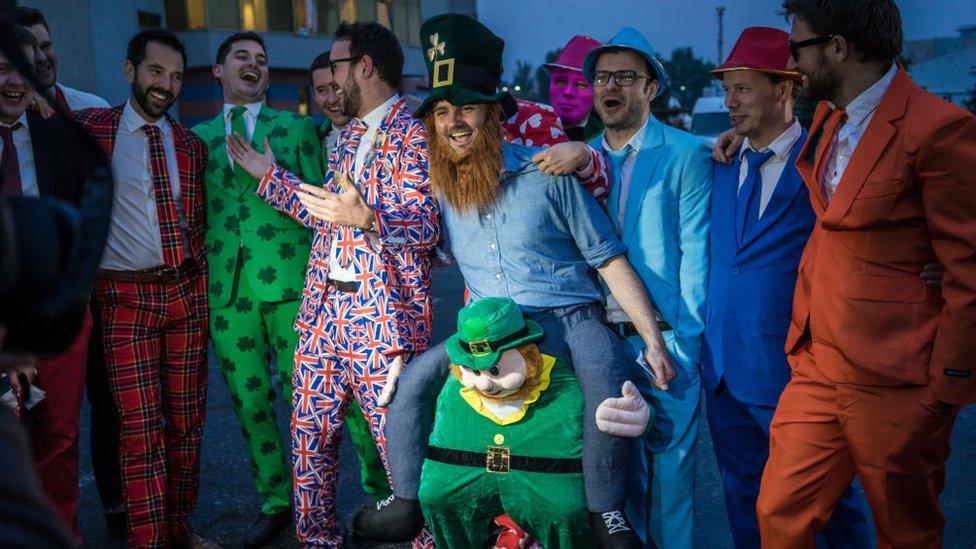 A group get dressed up for 2017's grand final