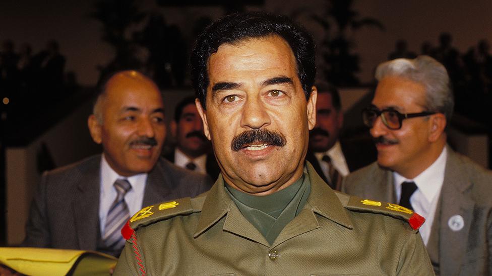 Saddam Hussein, yn 1987