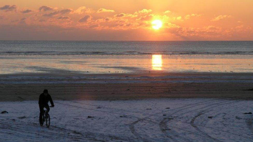 Cefn Sidan beach