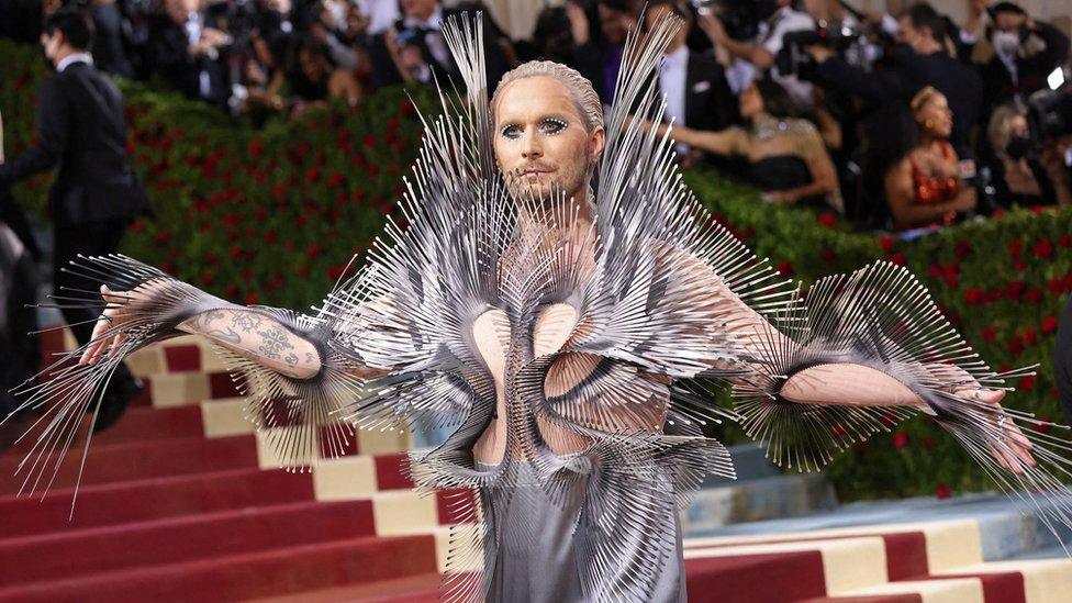 Fredrik Robertsson in Iris van Herpen