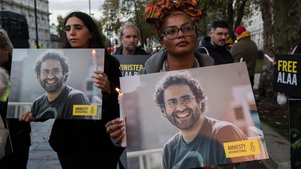 Night-time vigil in London to call on the British prime minister to secure the release of jailed British-Egyptian activist Alaa Abdel Fattah at the COP27 summit (6 November 2022)