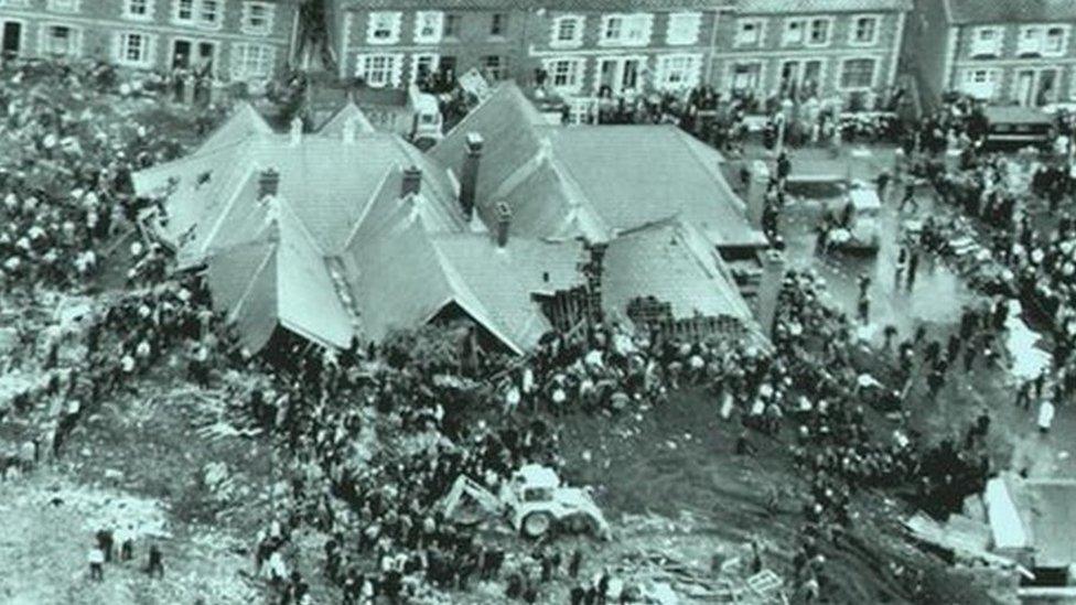 rescue at Aberfan school