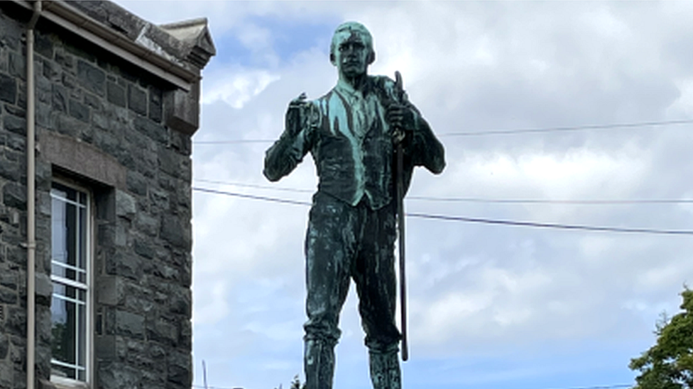 Hedd Wyn statue