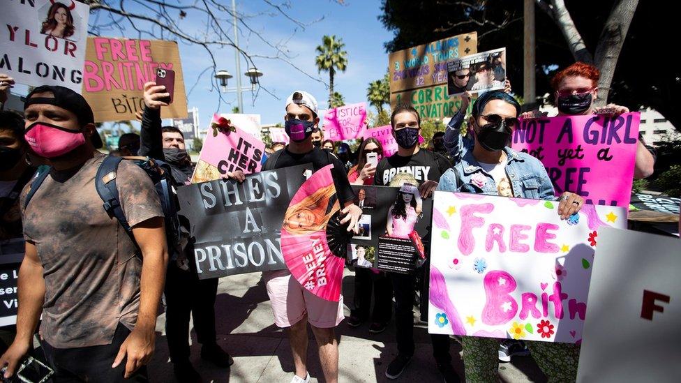 Fans from the "Free Britney" movement