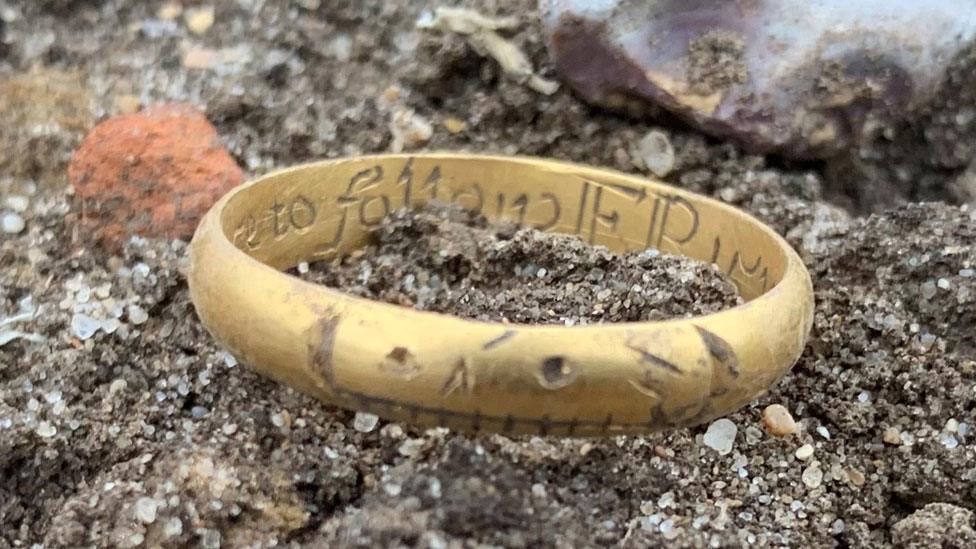 17th Century gold ring, linked to Elizabeth Roope