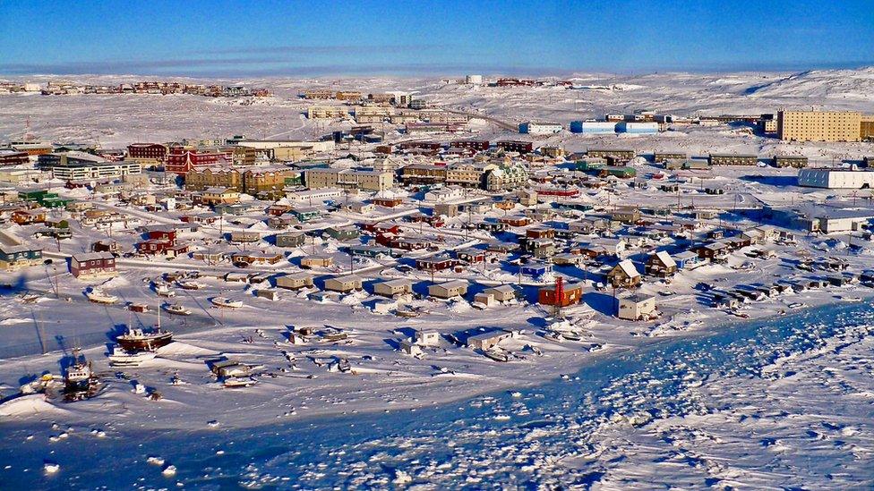 Iqaluit yng ngogledd ddwyrain Canada