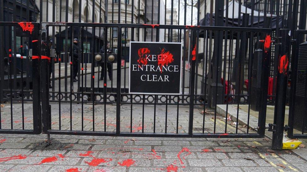 Downing Street gates on 29.12.23