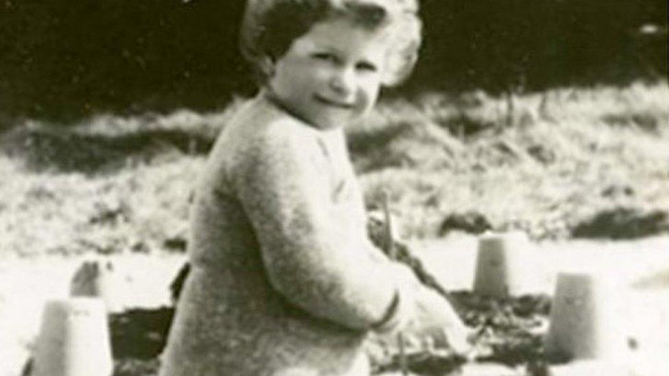 Elizabeth II on Bognor Regis beach