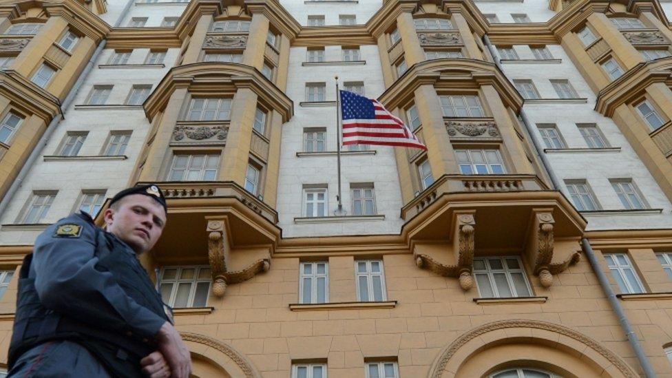 Russian guard outside US embassy in Moscow, 29 Dec