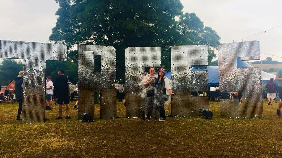 Isabel Knight at 2000 Trees