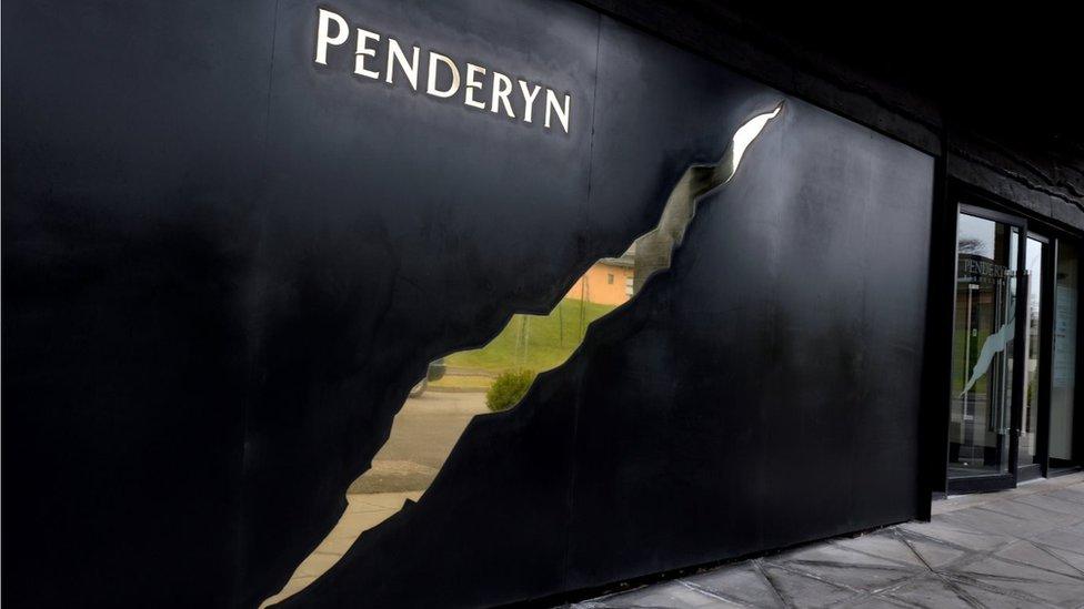 Pencadlys cwmni Penderyn ger Hirwaun