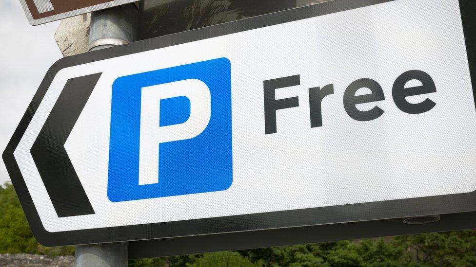 Free parking sign