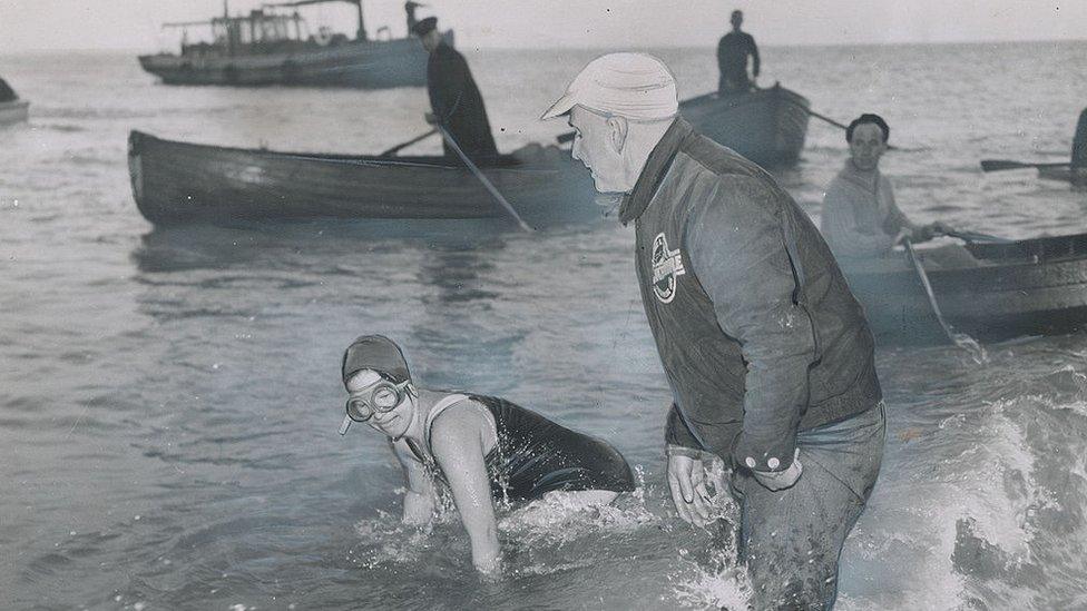 Marilyn-Bell-completes-her-channel-swim.