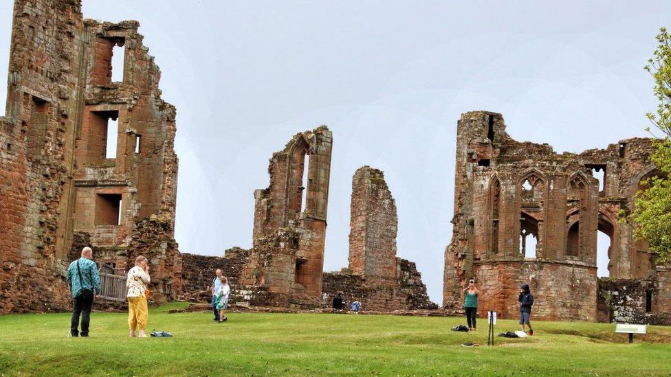 Kenilworth Castle and Elizabethan Garden