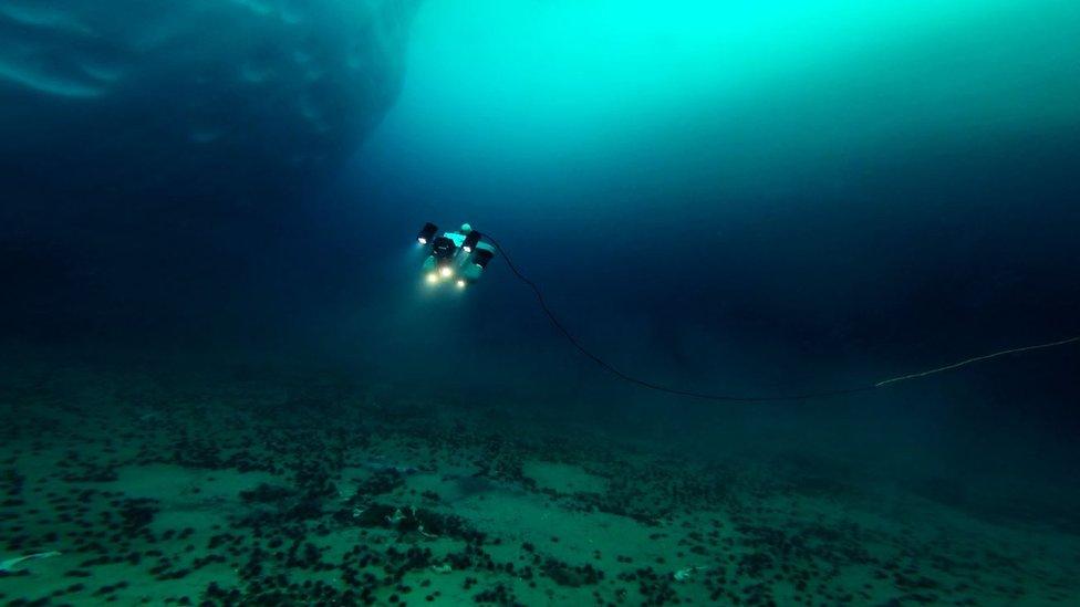 Robot sub explores Antarctica