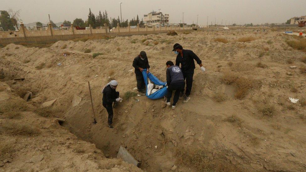 Mass grave in Raqqa