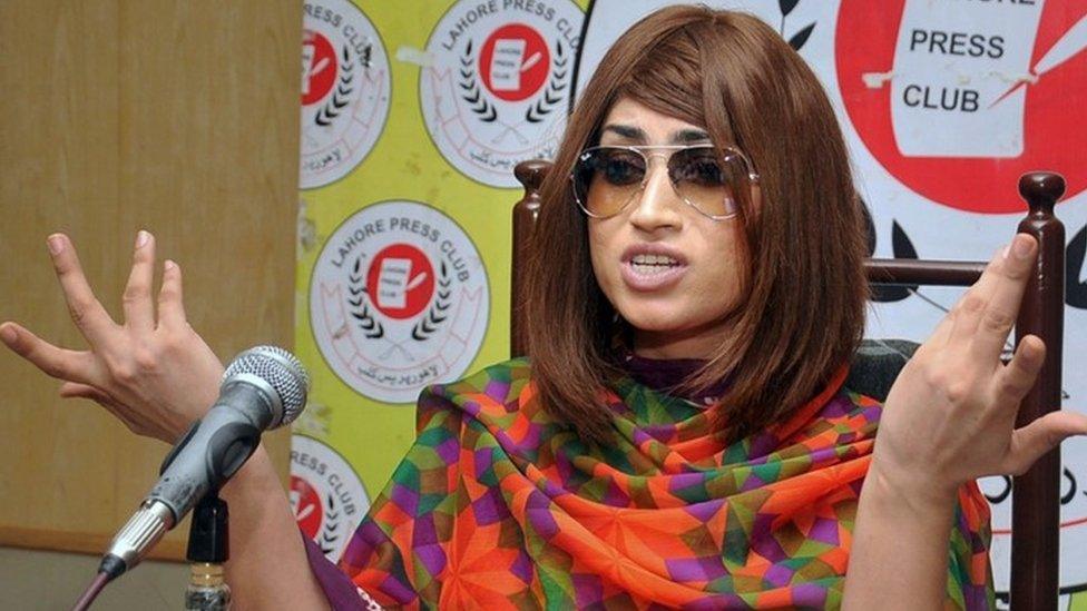 Qandeel Baloch speaks during a press conference in Lahore (28 June 2016)