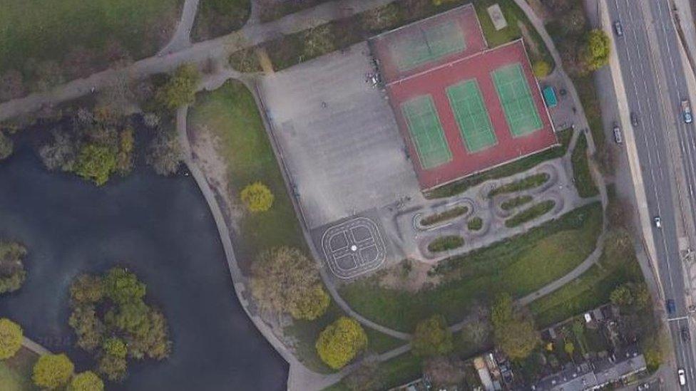 The park has tennis courts, concrete spaces and a bike track among other facilities