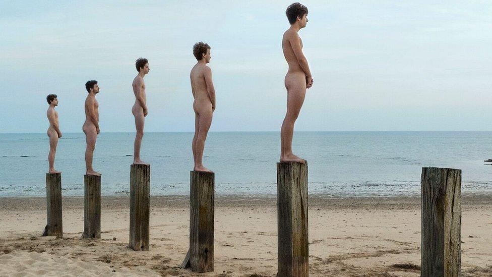 Cinq rêveurs et un piquet (film still), Agnes Varda, 2012