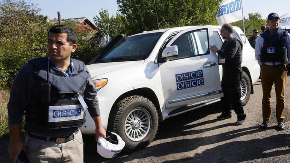 OSCE monitors in eastern Ukraine (file pic Oct 2016)