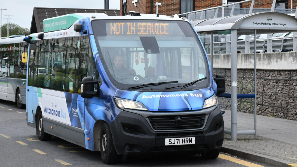 autonomous bus (June 2023)