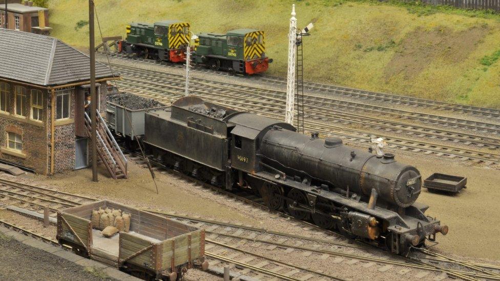 How to build the perfect model railway BBC News