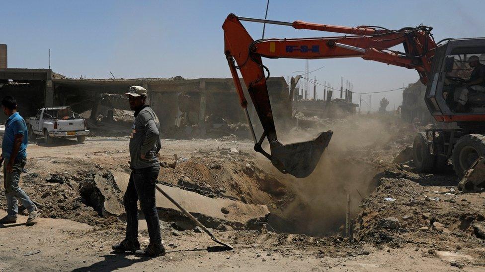 Iraqi workers repair a street in the Old City of Mosul, Iraq (7 August 2017)