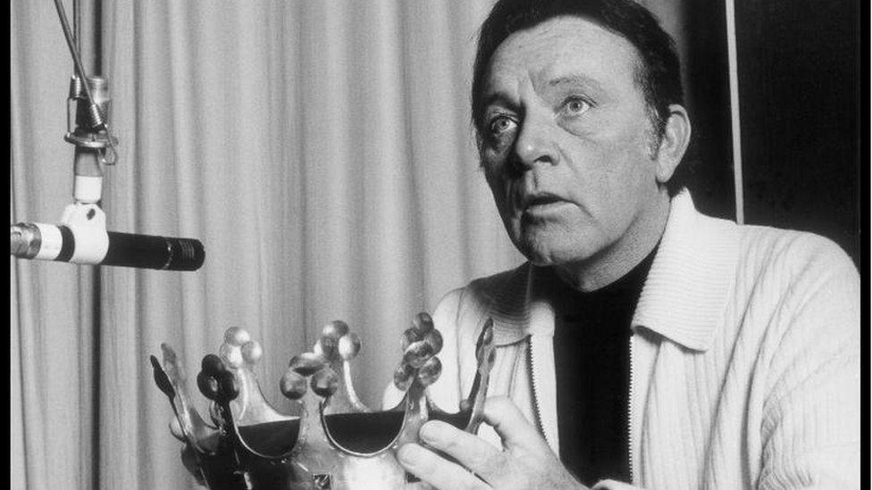 Richard Burton holding a crown in a BBC radio studio in 1976