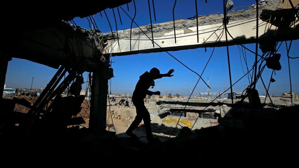 A destroyed building in Mosul as Iraqi forces battle with so-called Islamic State militants, 27 March 2017